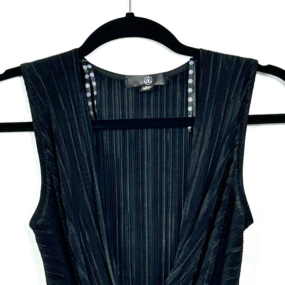 MISSGUIDED Bodysuit Womens 4 Black Ribbed Plunge Neck Sleeveless - Picture 2 of 10